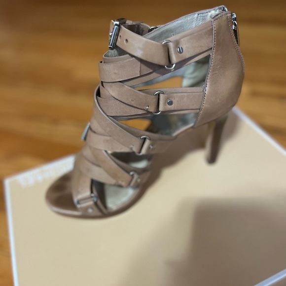 MICHAEL KORS LEONIA BOOTIES IN TAUPE SZ 8 STRAPPY HEEL - Picture 4 of 11